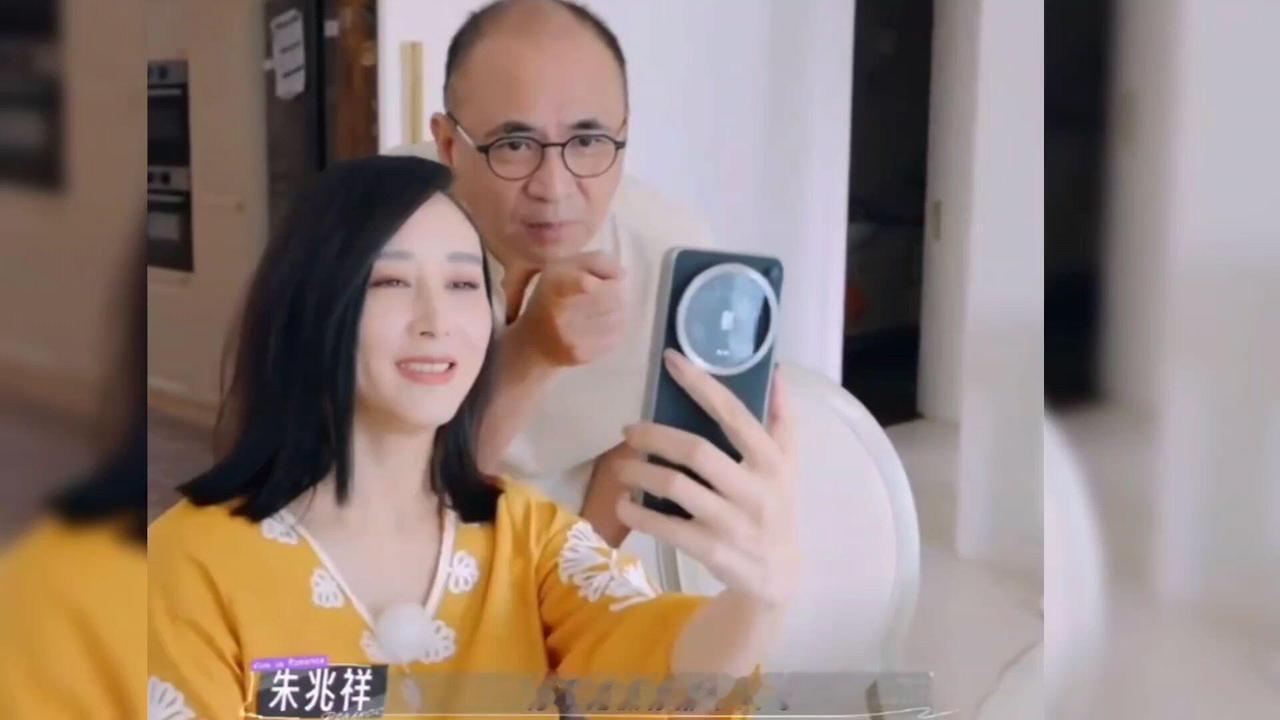 名场面完整由来
 
这段爆笑片段出自综艺《妻子的浪漫旅行2025》，核心梗来自反