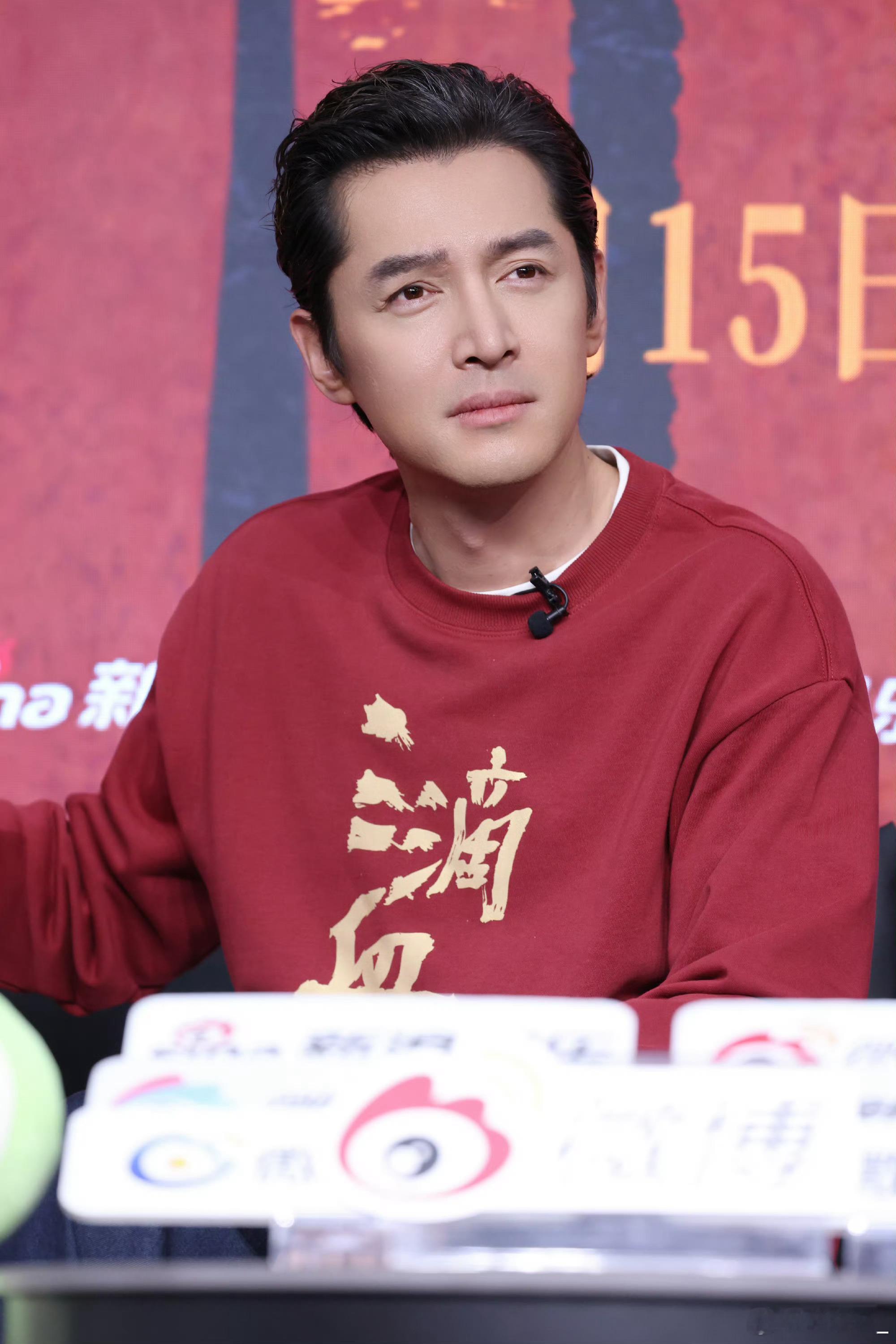  反诈界“编外人员”胡歌跨界扫楼啦～ 响应节奏超快，整活却带着点反差萌，跳企鹅舞