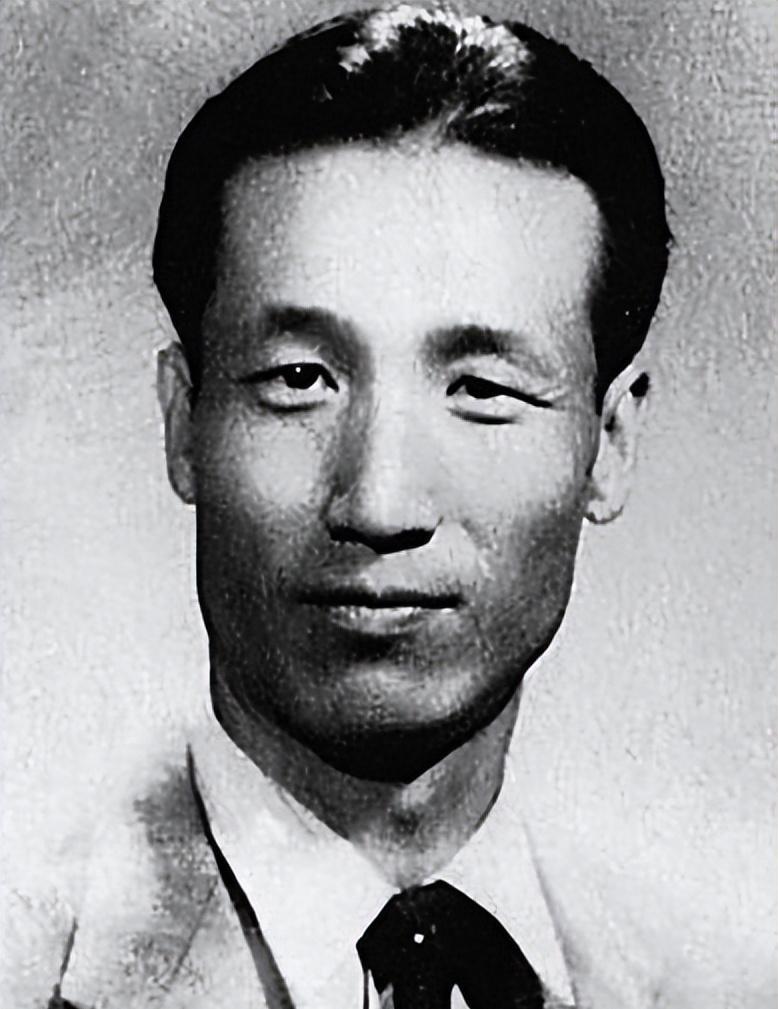 八宝山曾有一座无名之墓，高层多年守口如瓶，40余年后墓主真实身份终于公开了吗？