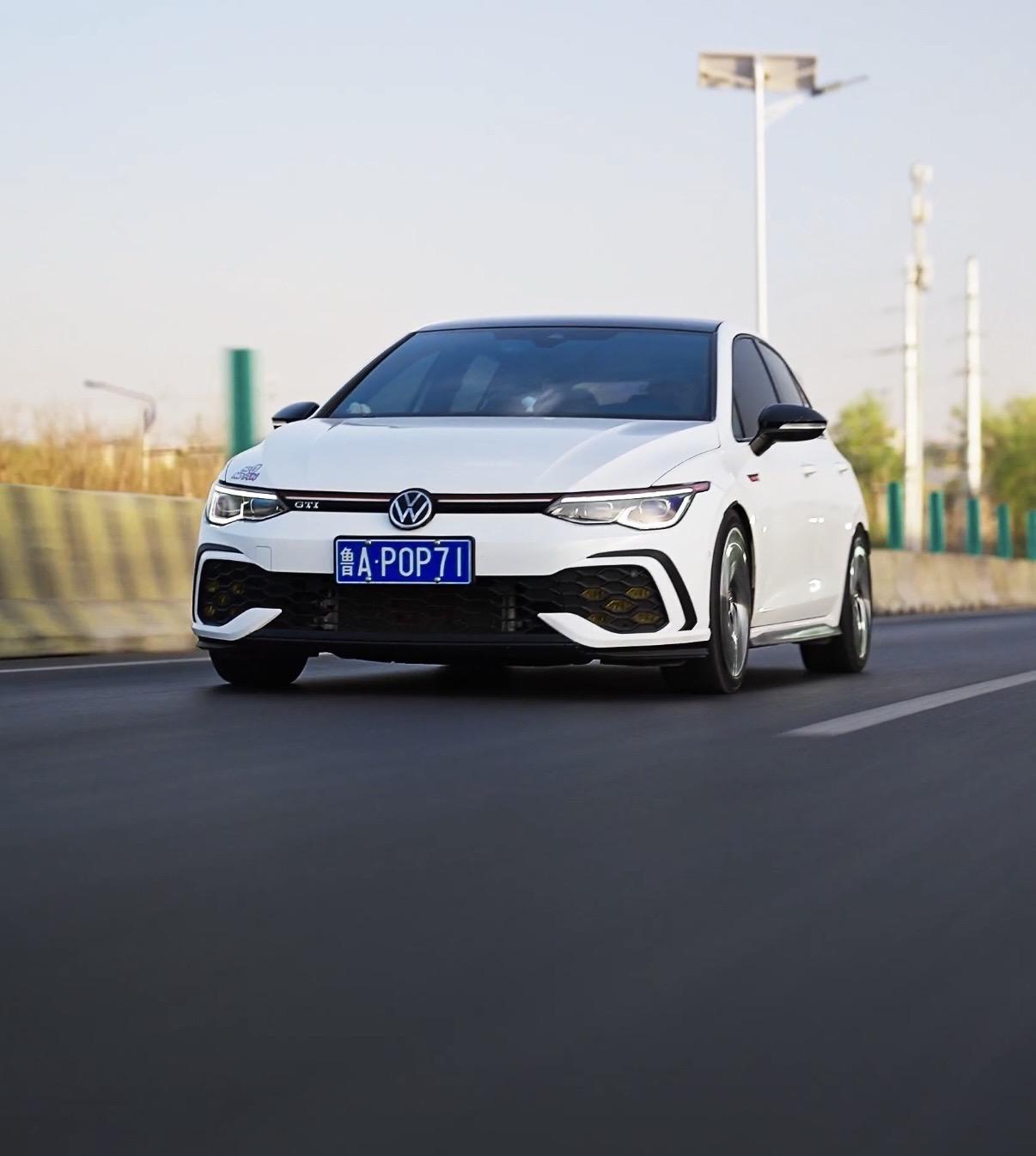 不论什么年纪   只要开高尔夫我就认为你很有品味