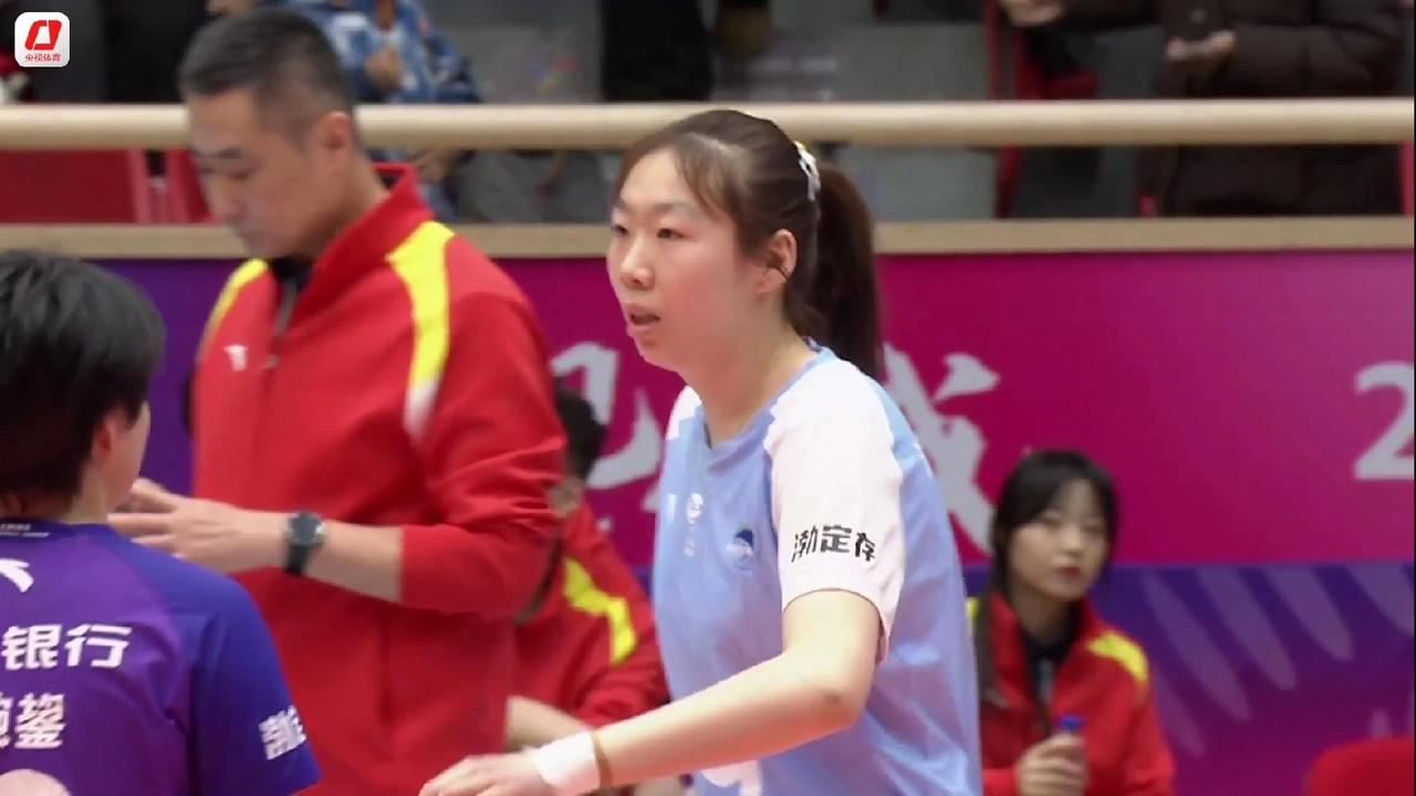 女排联赛A级第13轮：首局天津女排24:26惜败辽宁女排

天津女排主场迎战辽宁