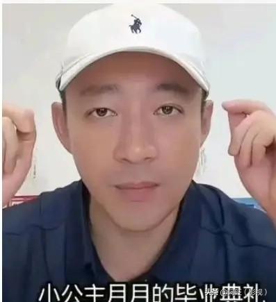 为了参加女儿玥儿的小学毕业典礼，小菲特意推掉所有直播与商务行程，和马筱梅一同飞往