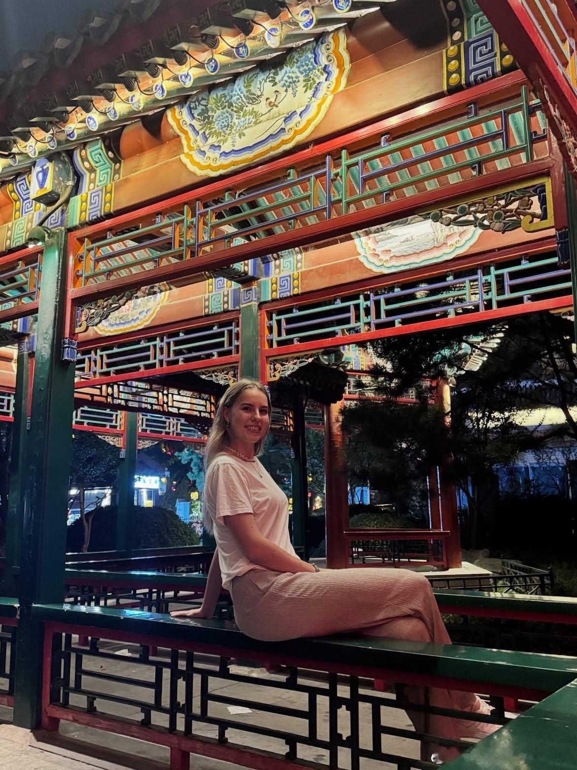考夫蔓：🇨🇳🐉🥠🎎🎇🧧（在北京玩得很开心啊哈哈 ​​​