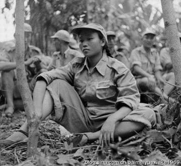 1950年，国民党中将李弥逃到台湾后，遭到弃用，他的妻子也下落不明。就在李弥绝望