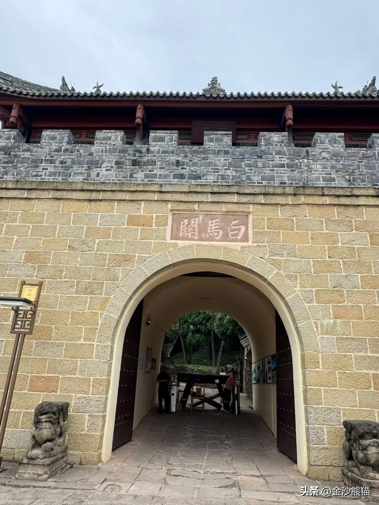 白马关｜落凤坡
站在金牛道两千多年的车辙前，为这位三十六岁就陨落的天才也落泪也欣