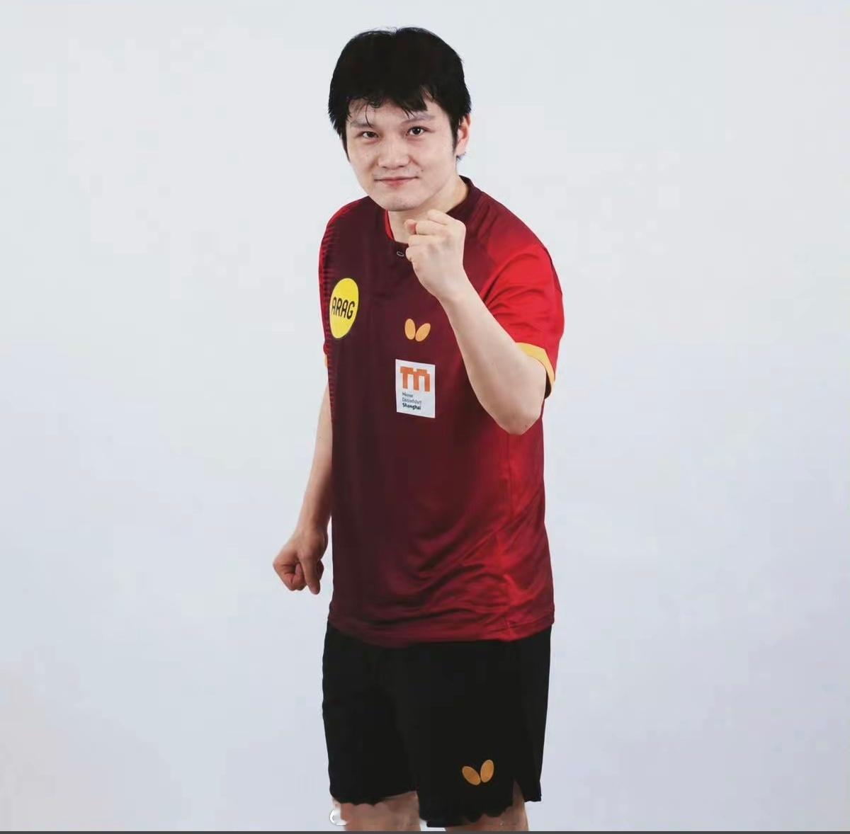 樊振东正式亮相杜塞尔多夫北京时间8月20日，樊振东出席杜塞尔多夫俱乐部新赛季发布