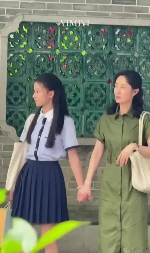 我有一种预感
这个南阳的网红七七
会大火起来了，你看她刚出道就接了这个好剧！
