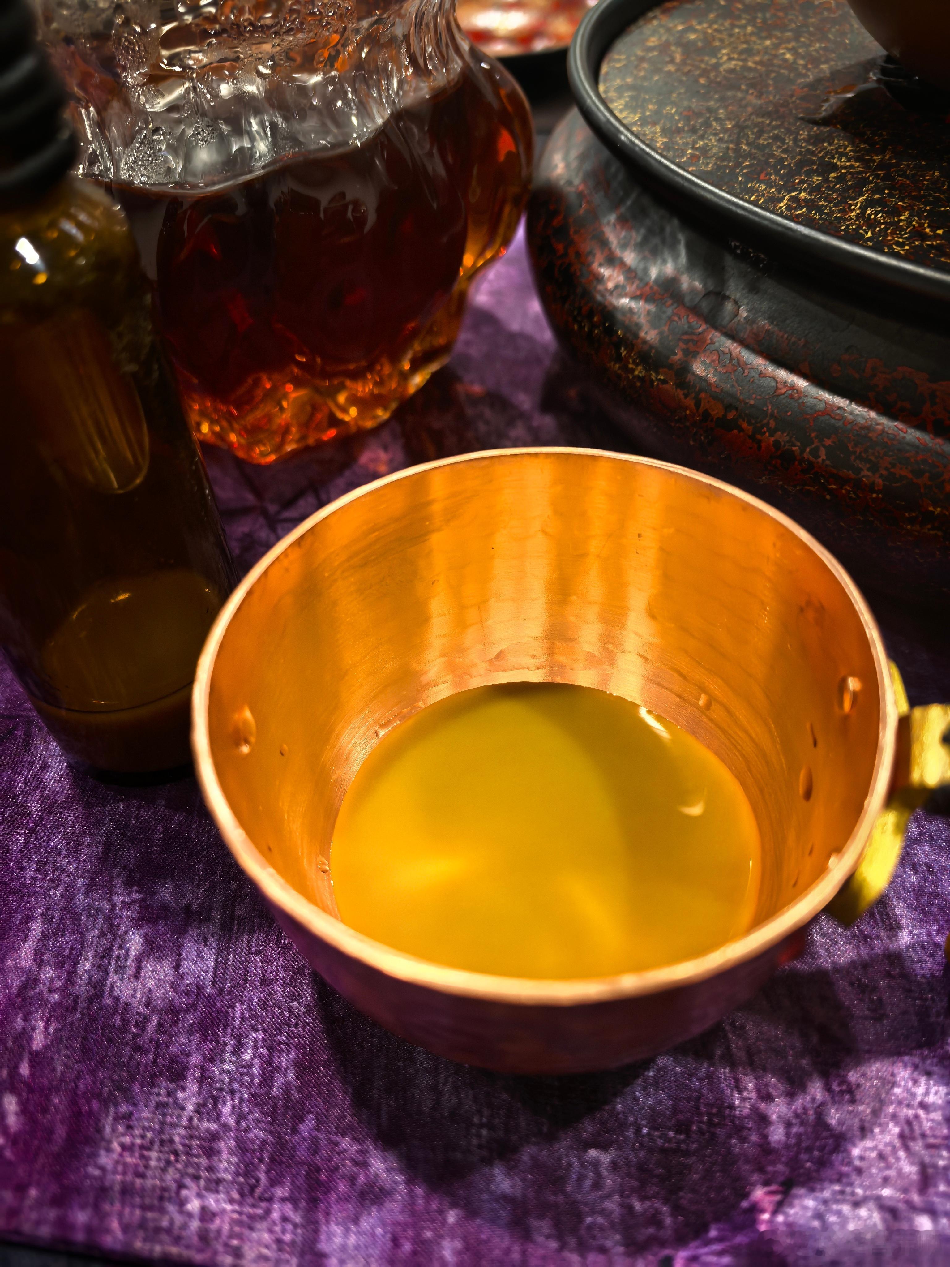 测试样品是每天重要的工作内容之一 今天测的是姜黄饮 浓度顶格 辛辣十足  优势：