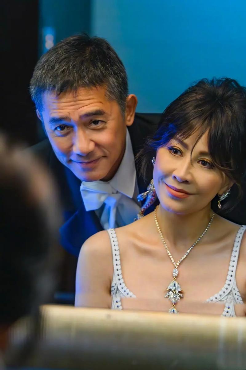 梁朝伟因童年阴影深陷社交恐惧，独自隐居日本。那份成就影帝的敏感，也困住了他的现实