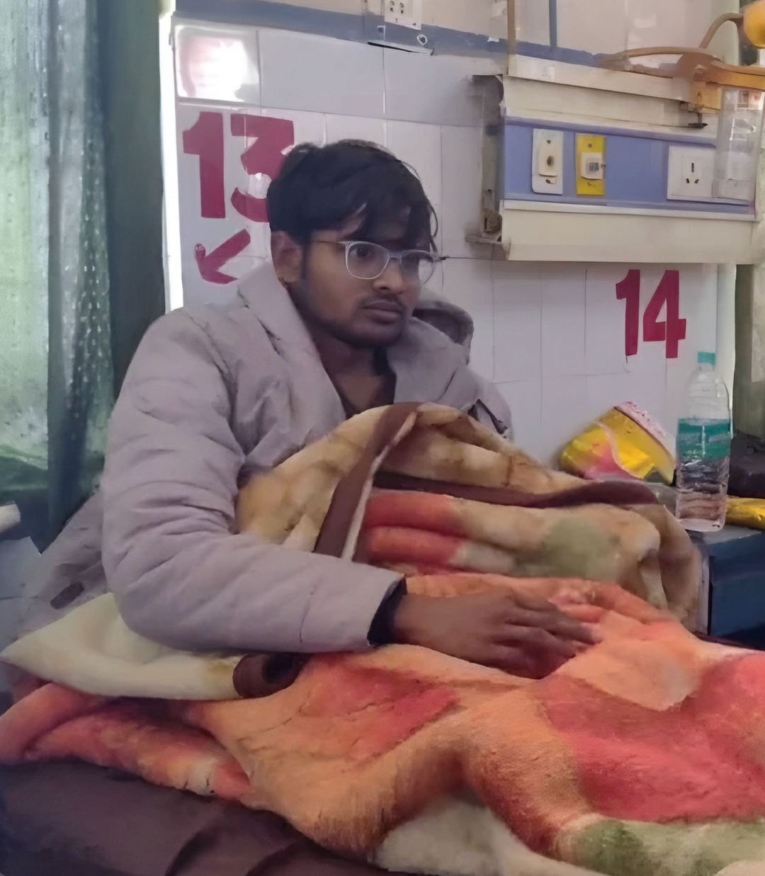 【#印男子为获残疾人入学名额砍一只脚#】 #印度男子为上医学院砍断一只脚#  印