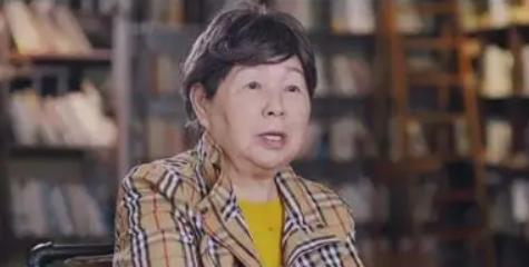 高晓松母亲回国养老，有点意思。今年5月，高晓松83岁的母亲张克群在洛杉矶发布两件