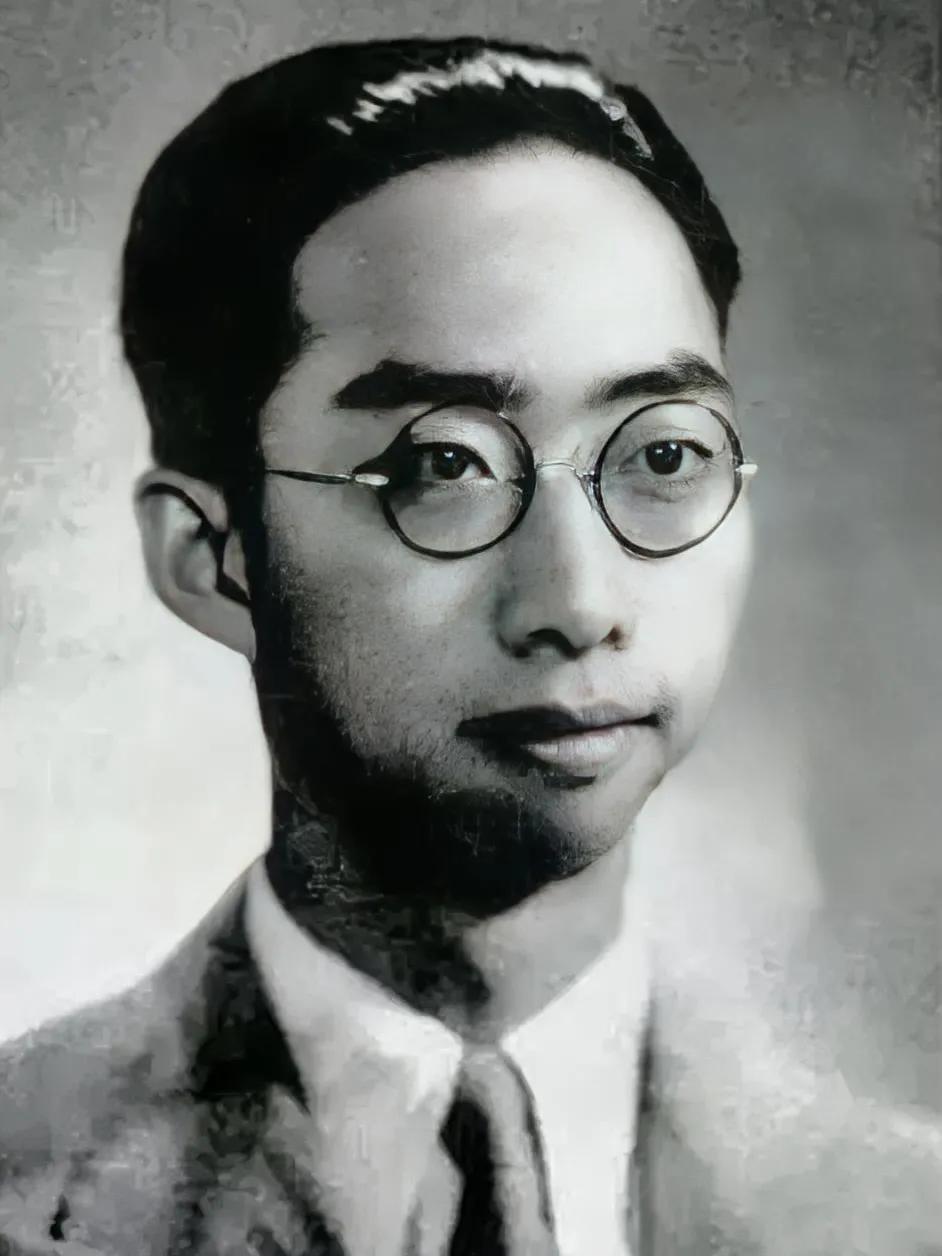 他是一位世界知名的顶级物理化学家，为了报效祖国，放弃美国优质生活，丰厚待遇，冒着