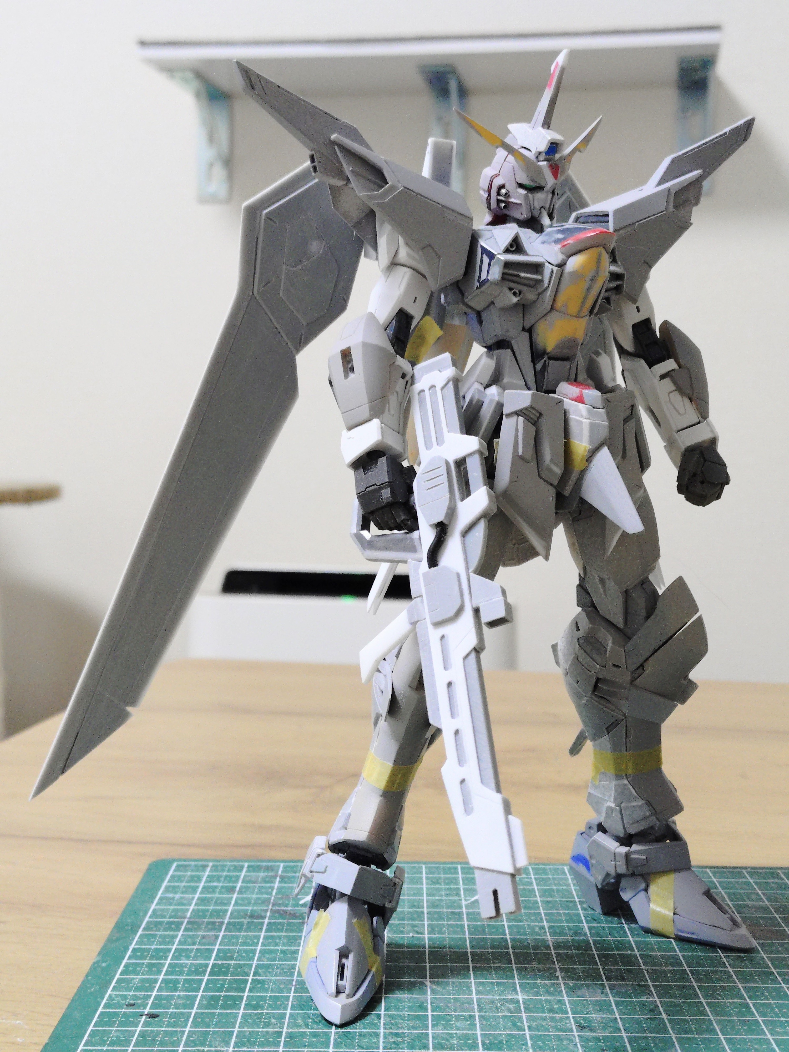 ふじなみ。的1/100不朽正义高达新进度，武器和细节刻画基本完成高达模型