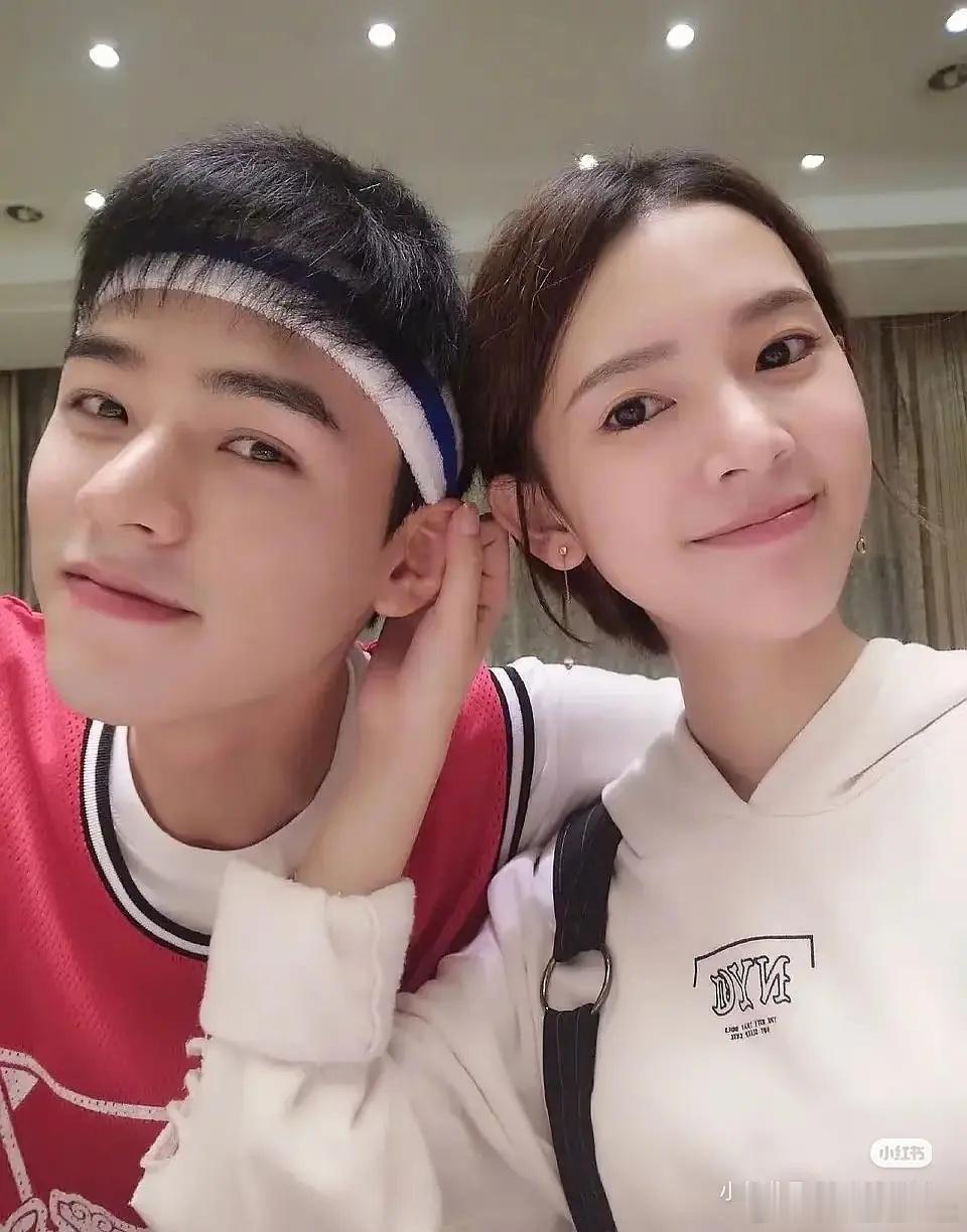 龚俊和陈瑶居然一起演过一部糊剧的男女主，太青葱了 ​​​