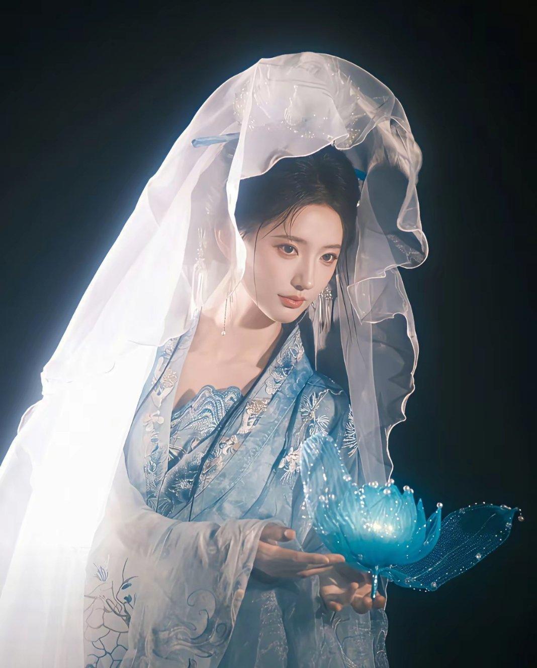张婉莹30岁了历练中，于正还在画饼。 ​​​