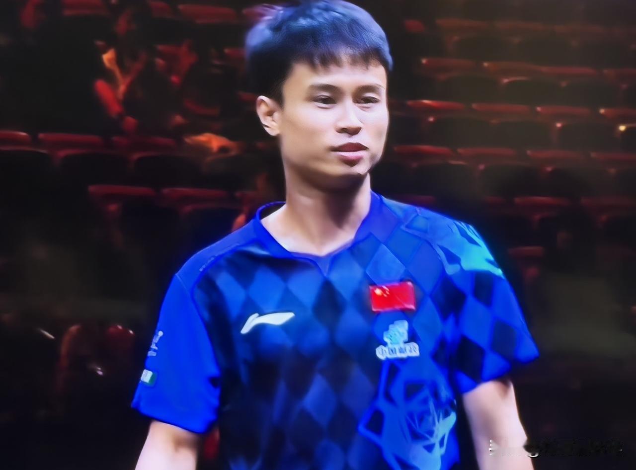 松岛辉空强势翻盘，3:2 领先！
第五局，周启豪开局连拿 4 分！周启豪的发球导