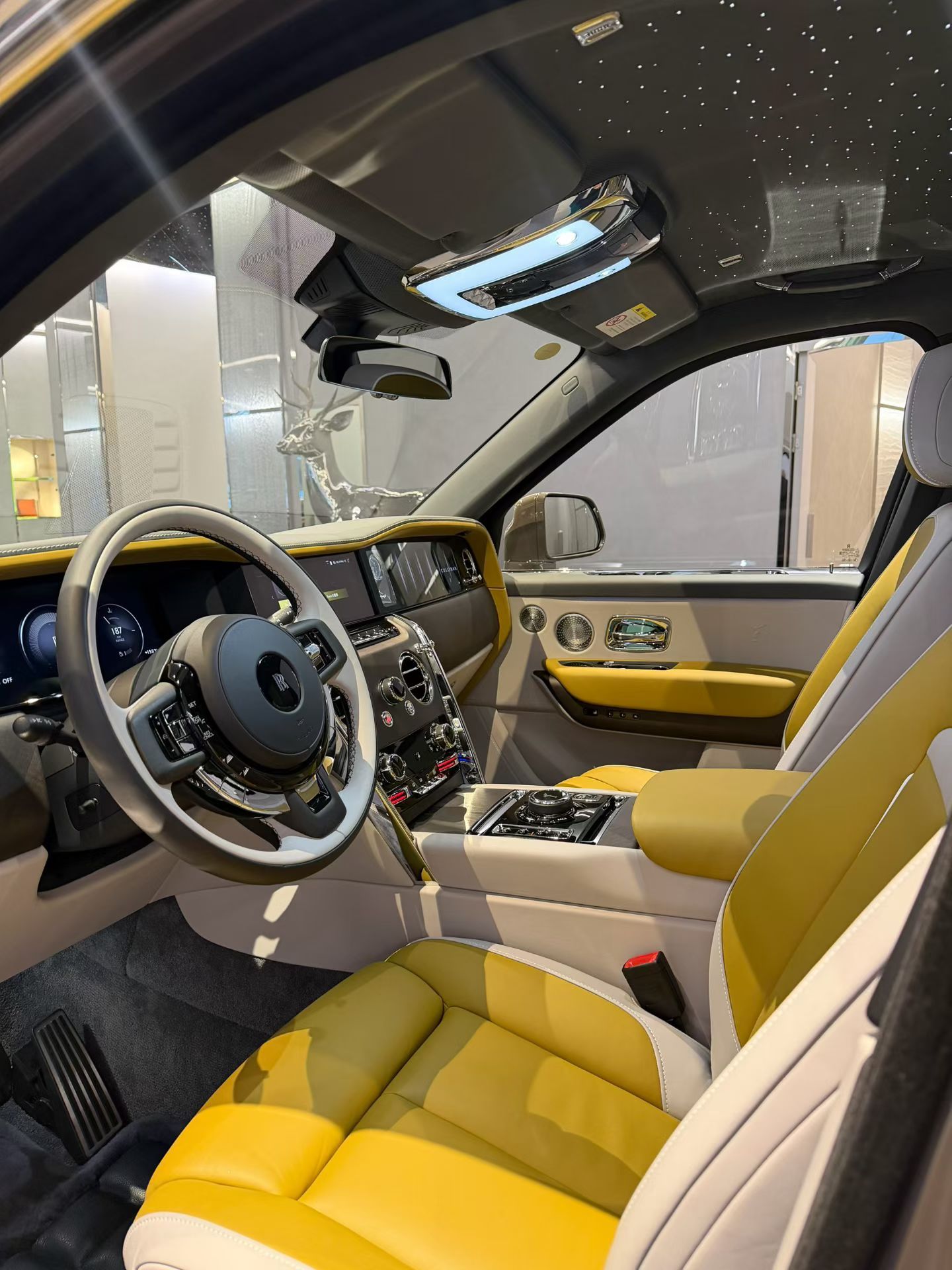 库里南｜松露石纹棕，温润低调有静气库里南汽车美图