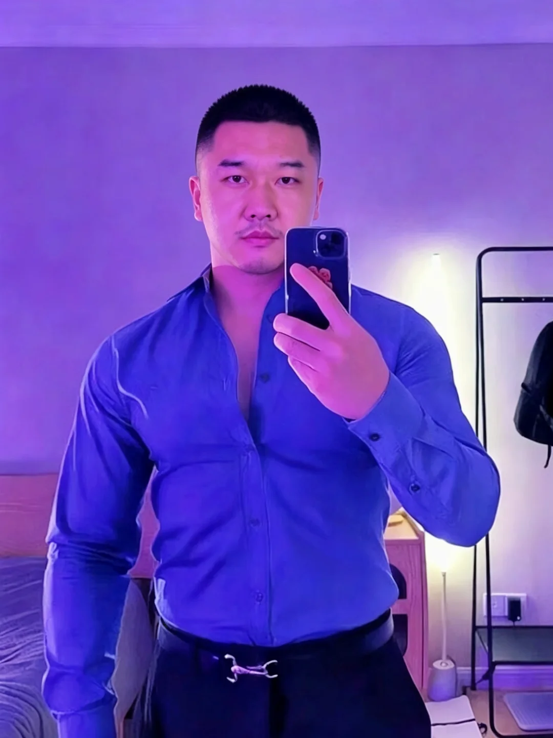 很硬朗的克莱因蓝😎
