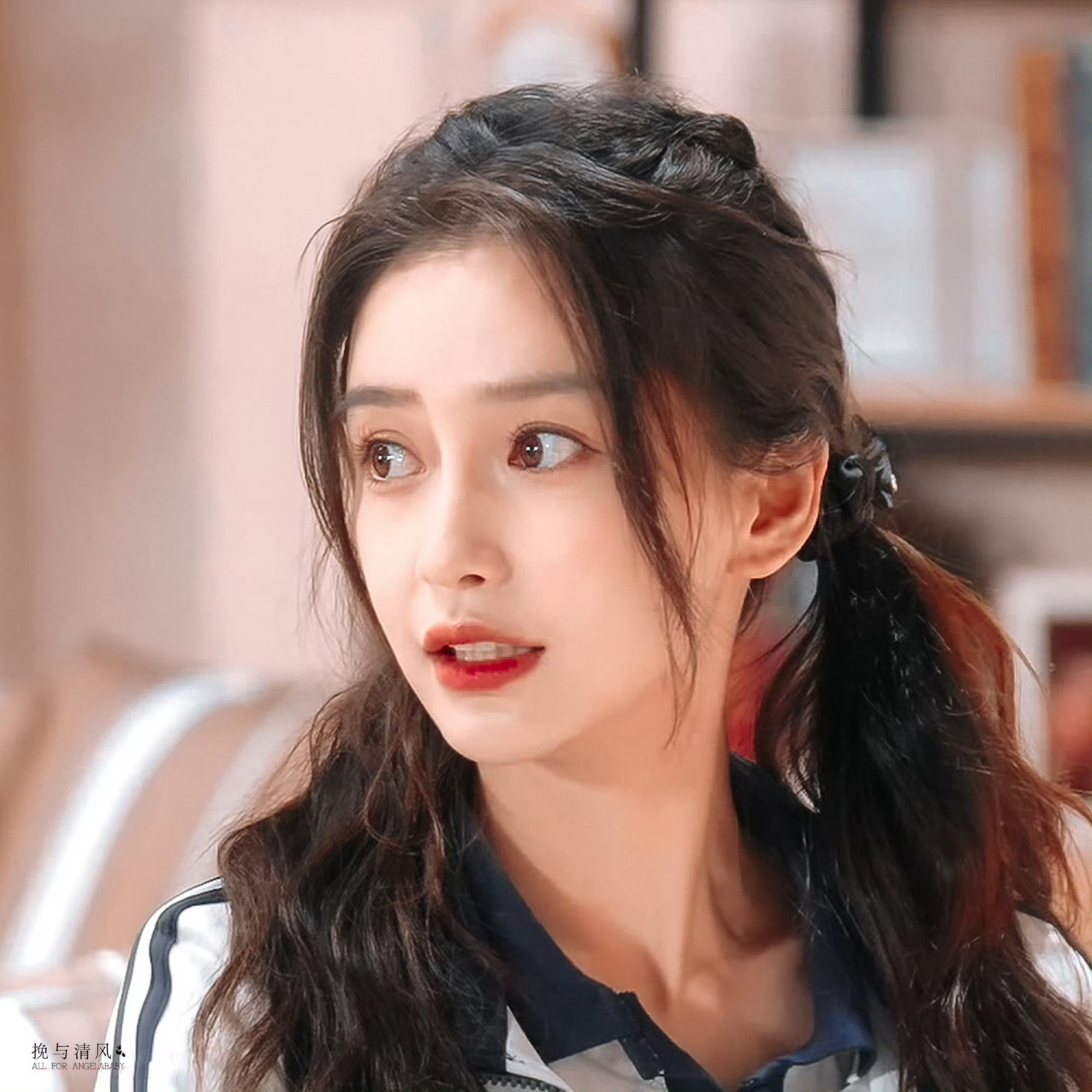 angelababy angelababy “情起一时的喜欢不叫热爱，长久无言的