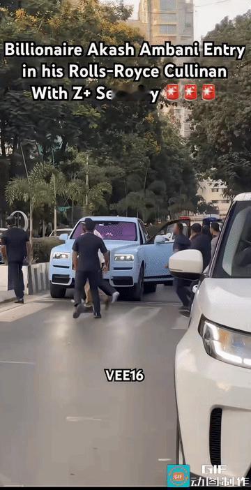印度首富大儿子上街，自己坐大劳，保镖随从人员坐路虎，开道的警车是日系车。

首富