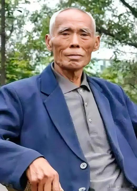 1949 年，杀害过小萝卜头的国民党特务杨钦典，偷偷将 19 名革命志士放出监狱