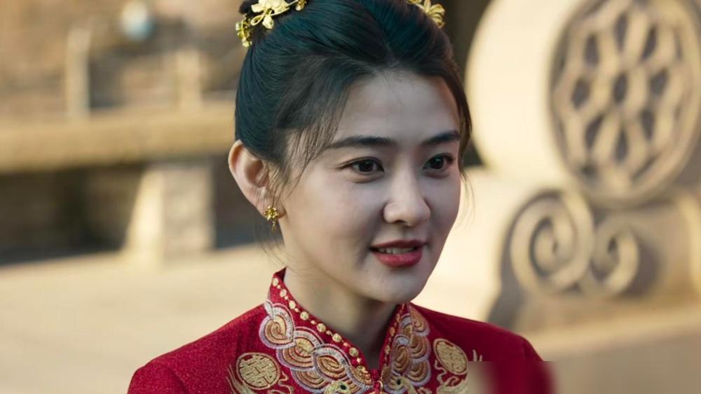 离开龙港的秦枫和刘天也再次见面，是在文江燕的大婚上。

谁能想到文江燕最后真跟徐