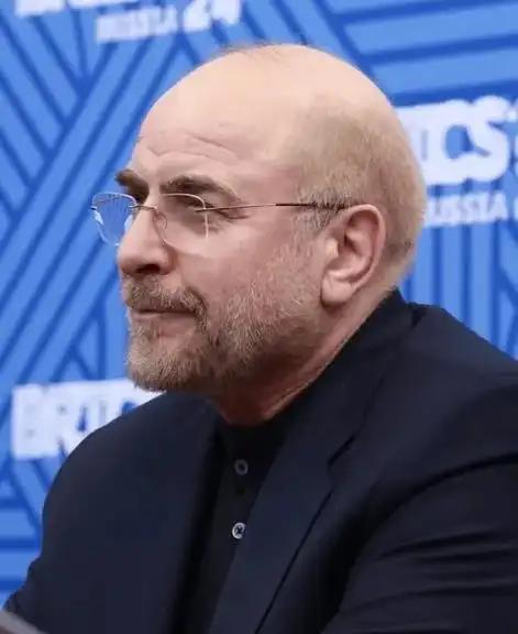 就在刚刚
伊朗警告美国：若遭攻击必将还击！

1月11日，伊朗议会议长卡利巴夫在