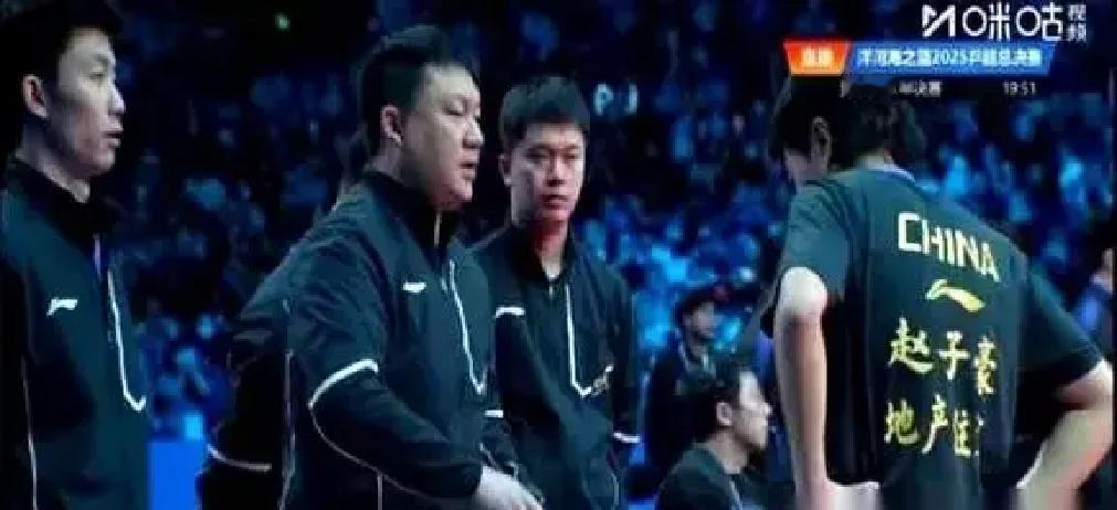 世界第一不在，男团输成二流
 
WTT新加坡大满贯刚结束，樊振东不在，国乒男团被