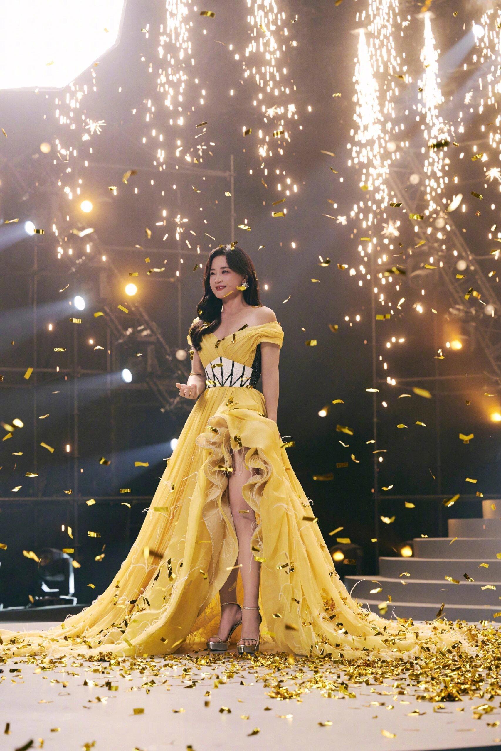 家人们！！这是贾玲！以后我女神就是玲姐了[哆啦A梦害怕][哆啦A梦害怕]牛逼！希