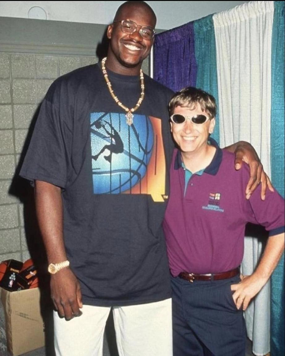 比尔盖茨的智商高，篮球巨星奥尼尔的个子高。
奥尼尔很聪明，他给了比尔盖茨一个公主