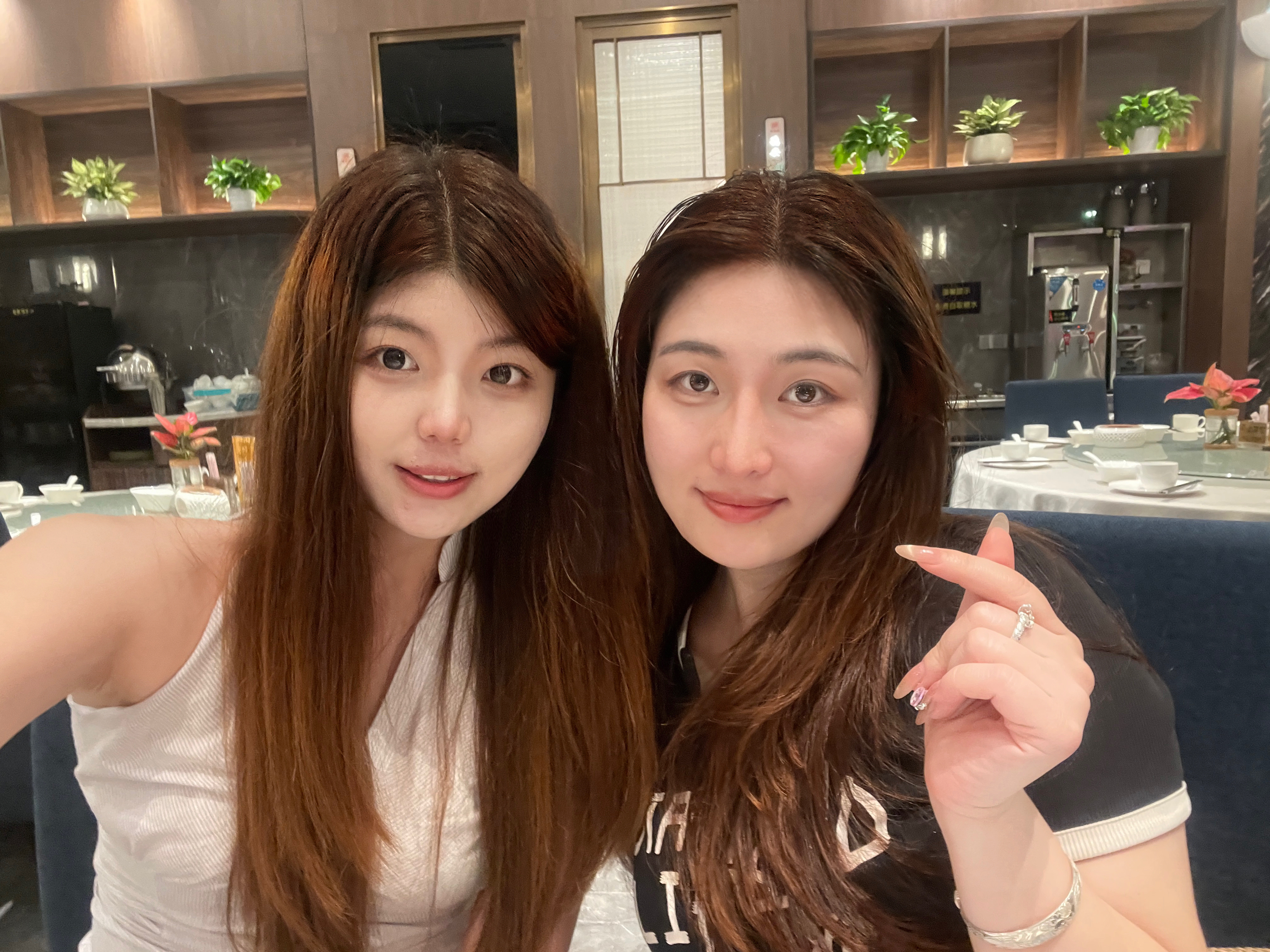 又在毕业后，在深圳与另一位大学舍友会面，深圳成为了大学舍友来找我秘密基地🤣一切