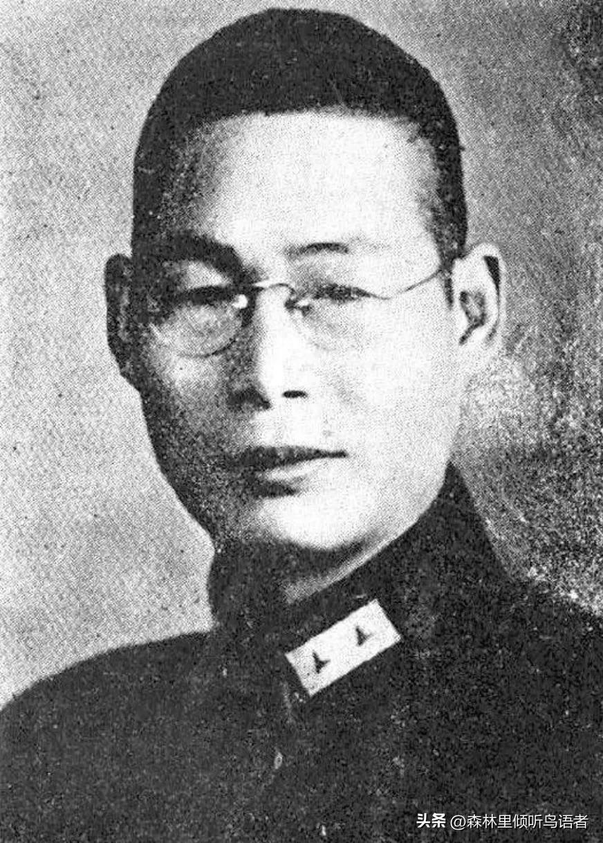 1934年，闽西战场上，李延年俘获五百多名已经放下武器的红军战士，面对部下关于处