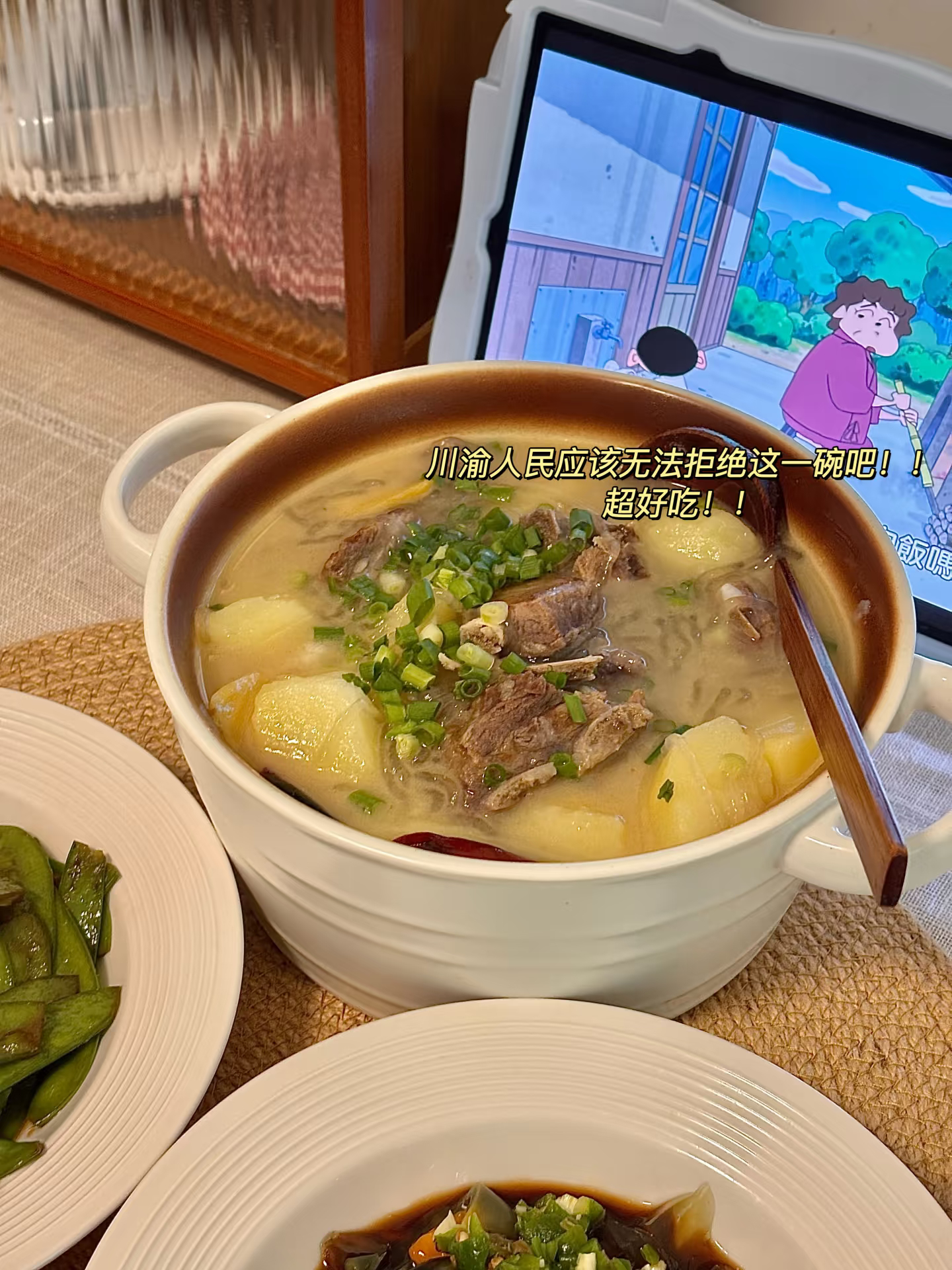 Plog |幸福都会接踵而至。早午餐是一份蓝莓小蛋糕，很好吃，蓝莓很新鲜。重点是