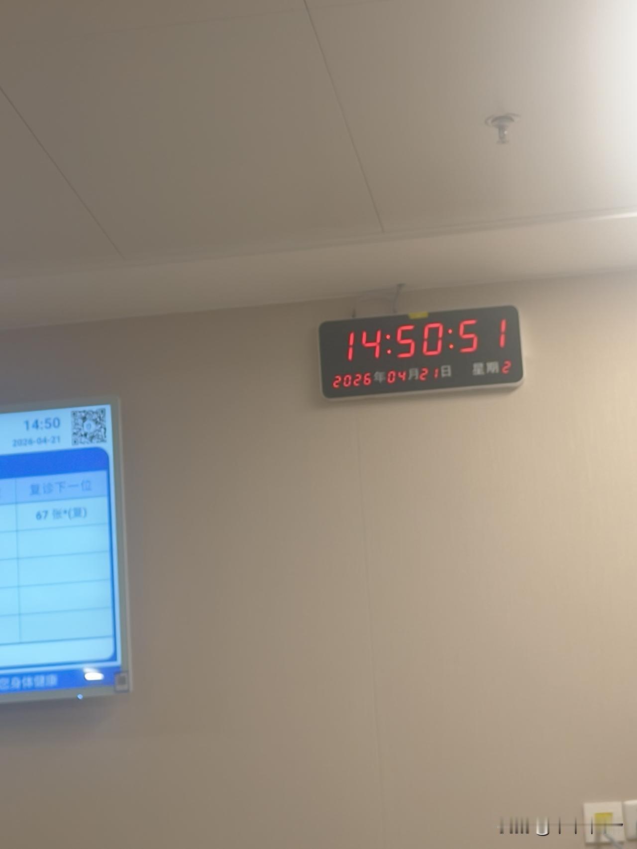 我从牙医这里出来了。根管。
其实我这两天有点压力，现在好多了。[呲牙][呲牙]