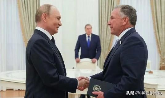 俄罗斯说我们没有泄密，
英国情报系统一直在监听俄罗斯特使乌沙科夫的通话，10月时