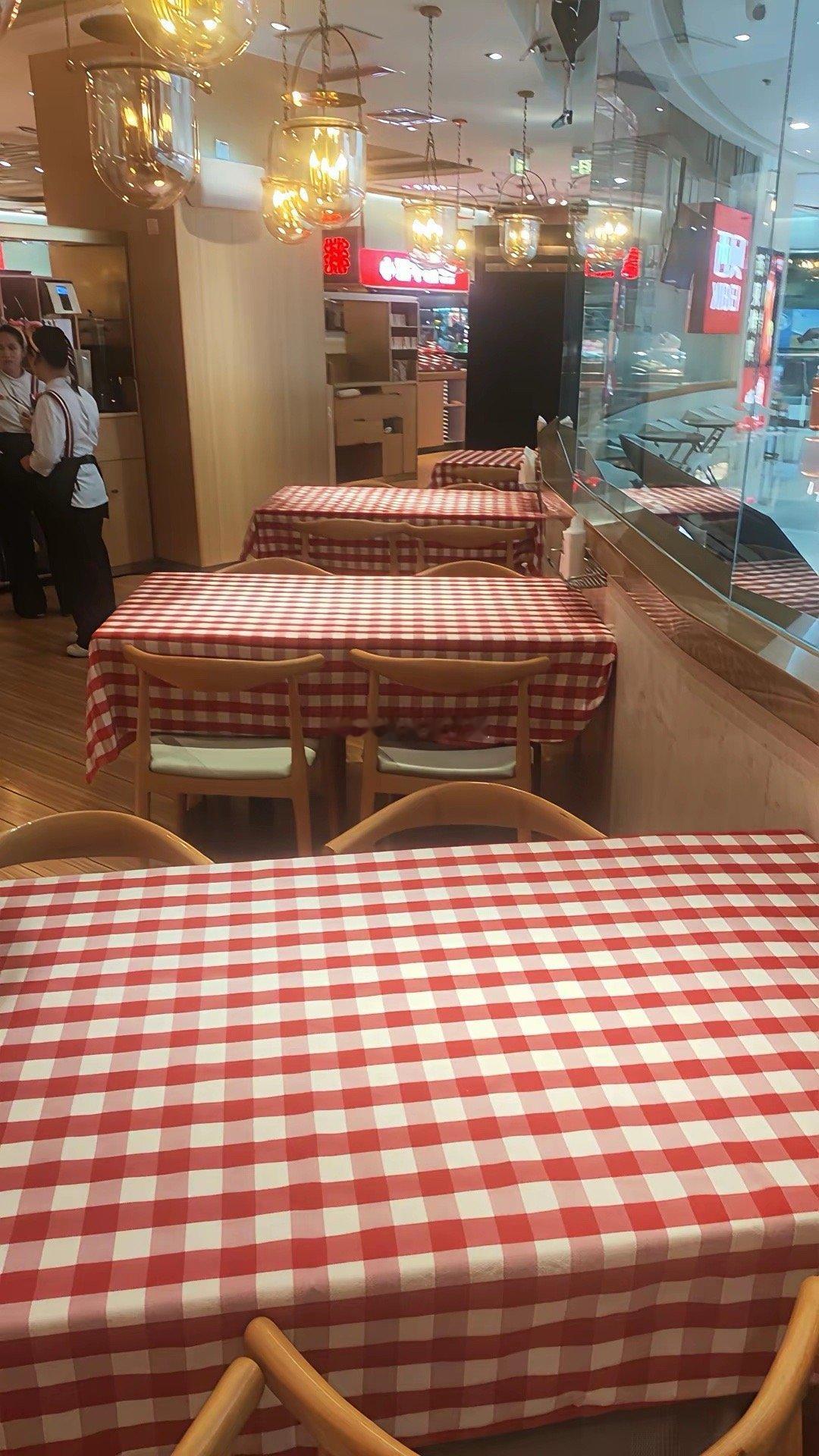 西贝莜面村是彻底拉了，凉了，黄了啊！今天是星期天，午高峰开始之前11:00我就在