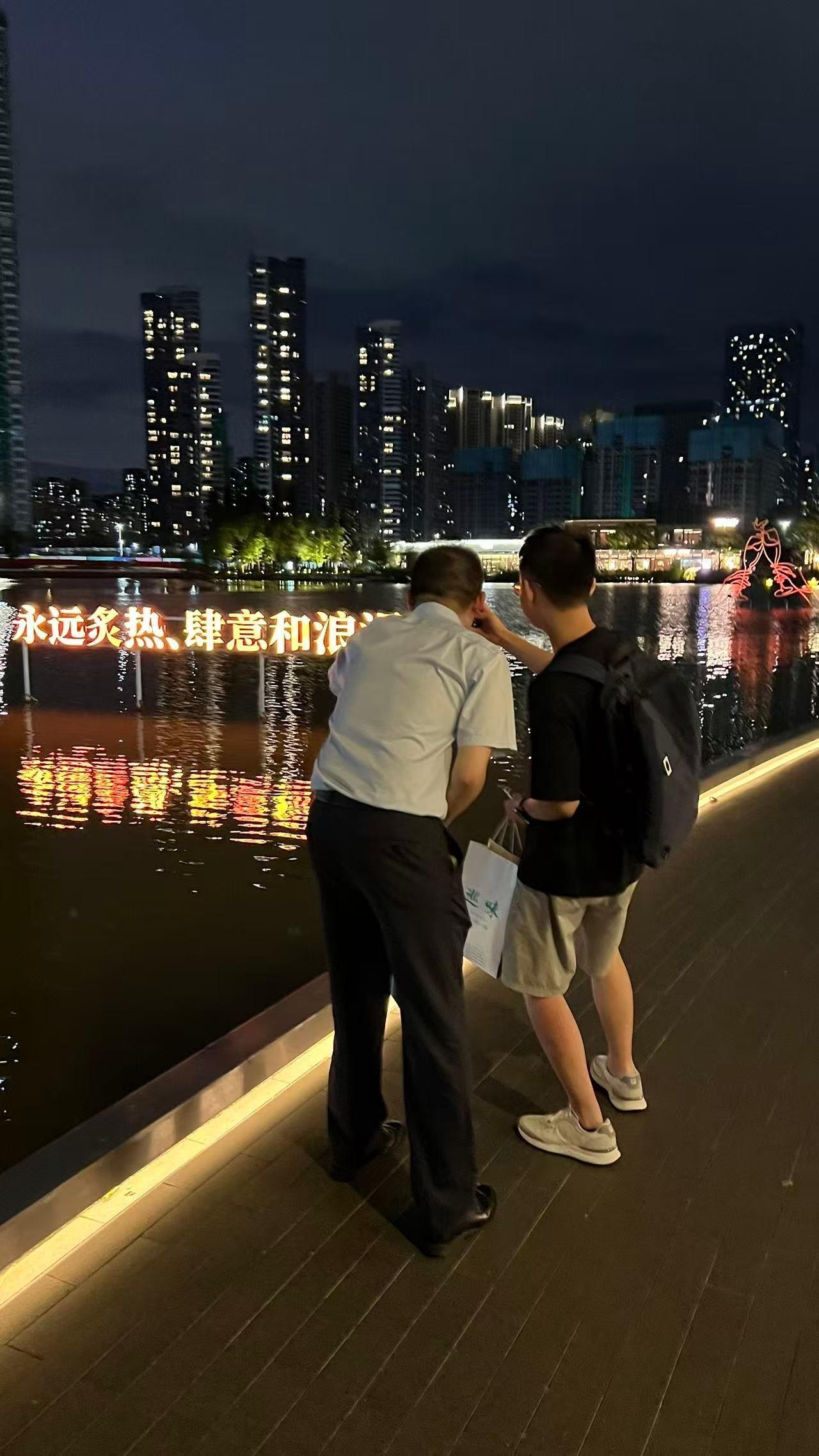 这一届的患者都是高知分子，看病都能体现出知识分子的行为！A患者过来看病，带着我的