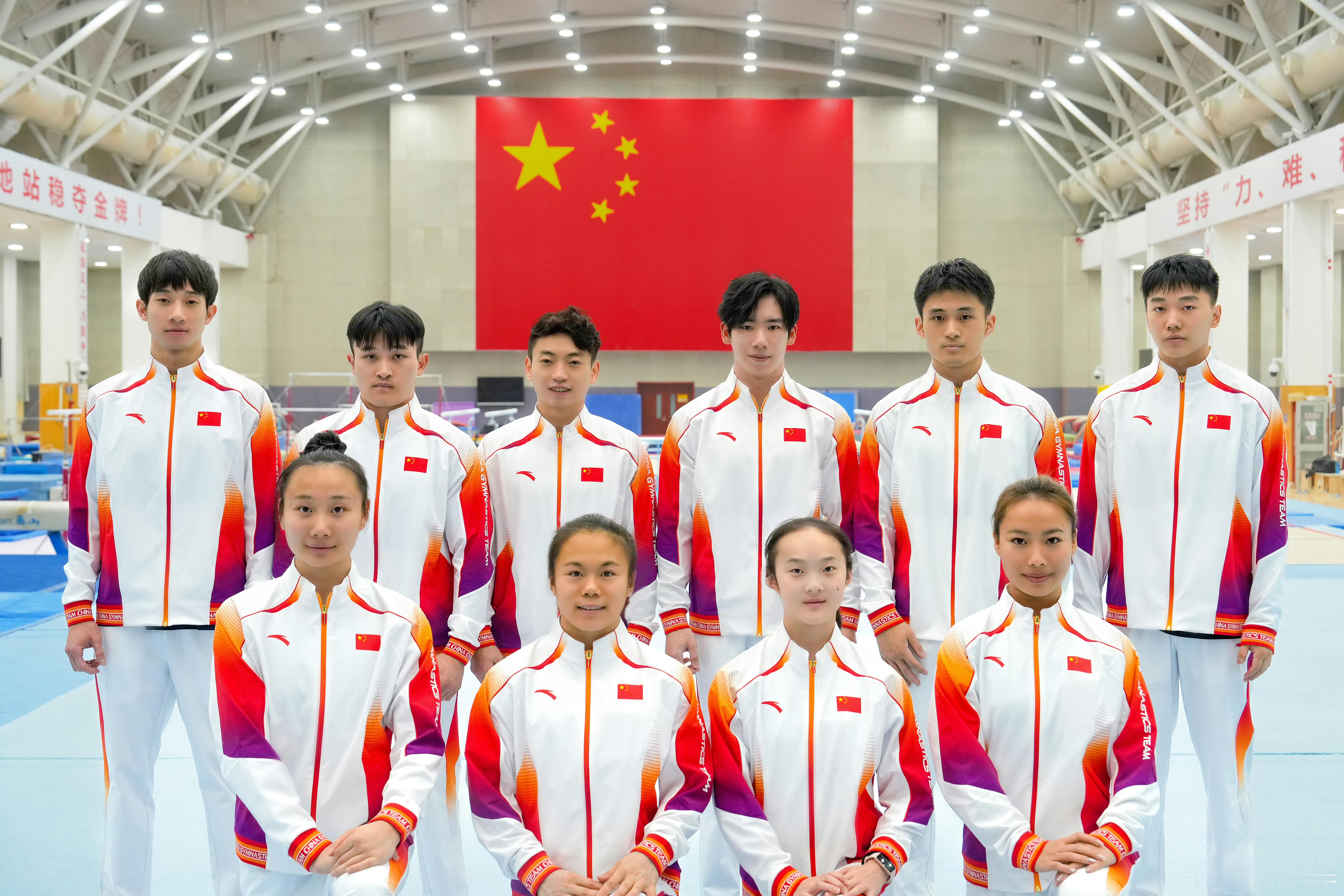 张博恒世锦赛出征照太帅了又到一年一度体操世锦赛，小张也是第三次出征世锦赛，一起为
