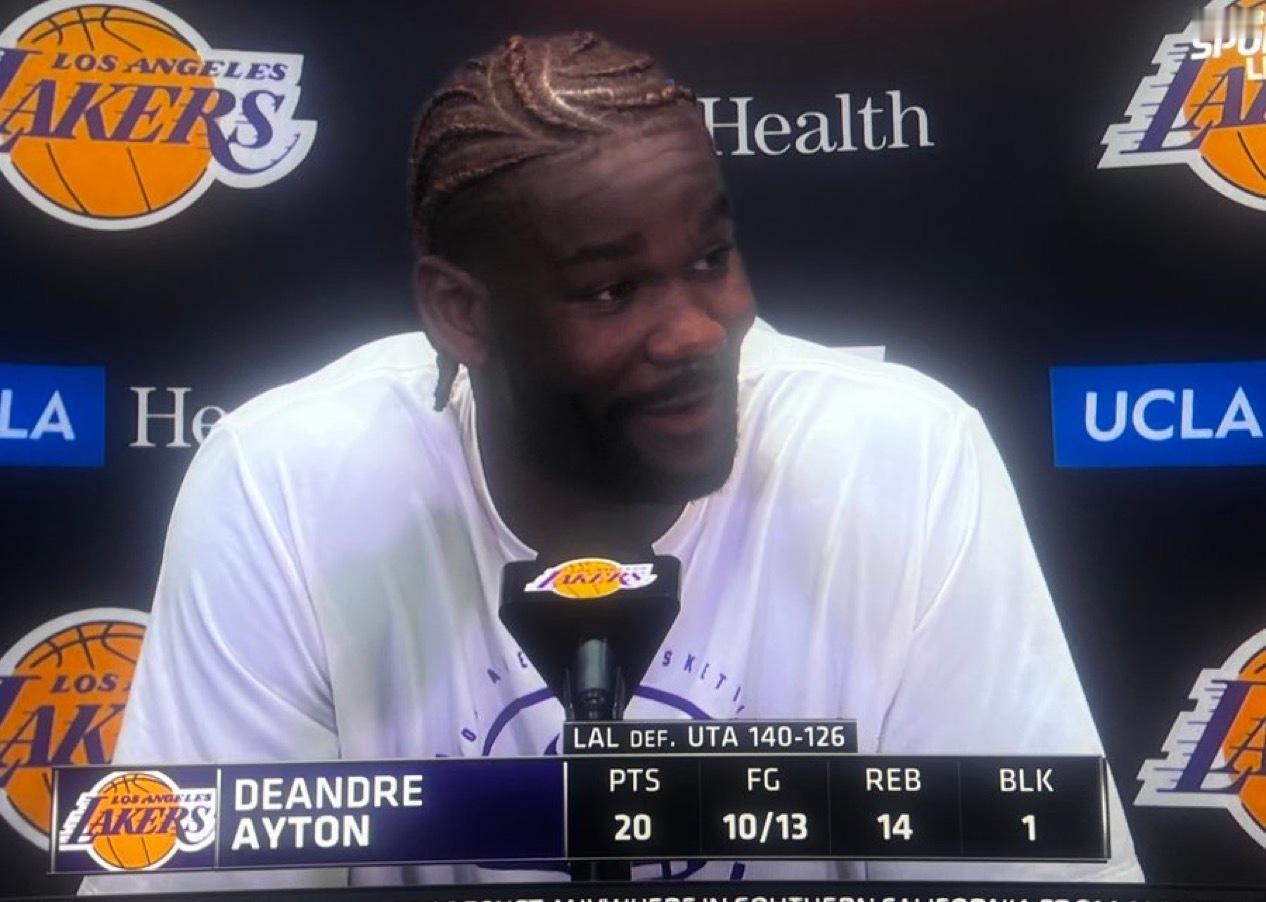 詹姆斯进入联盟那年，艾顿才刚5岁。艾顿：“你根本意识不到这是他的第23个赛季，这