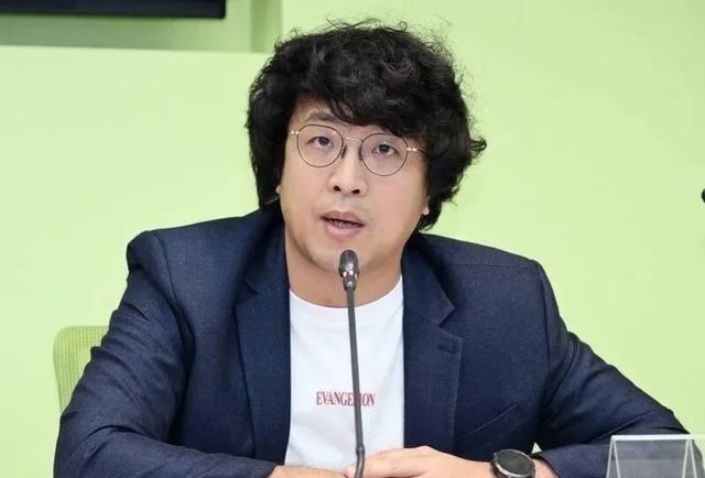 战争时怎么保护爱国台胞？他这么说。“台独”分子想象力丰富，民进党“立委”沈伯洋曾