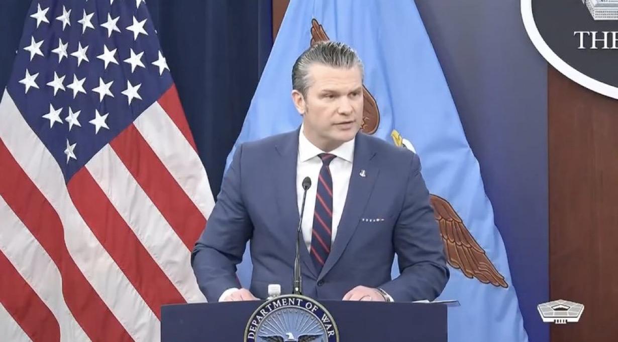 美国战争部长皮特·赫格塞斯表示，目前没有美军地面部队驻扎在伊朗。

“我们不会详