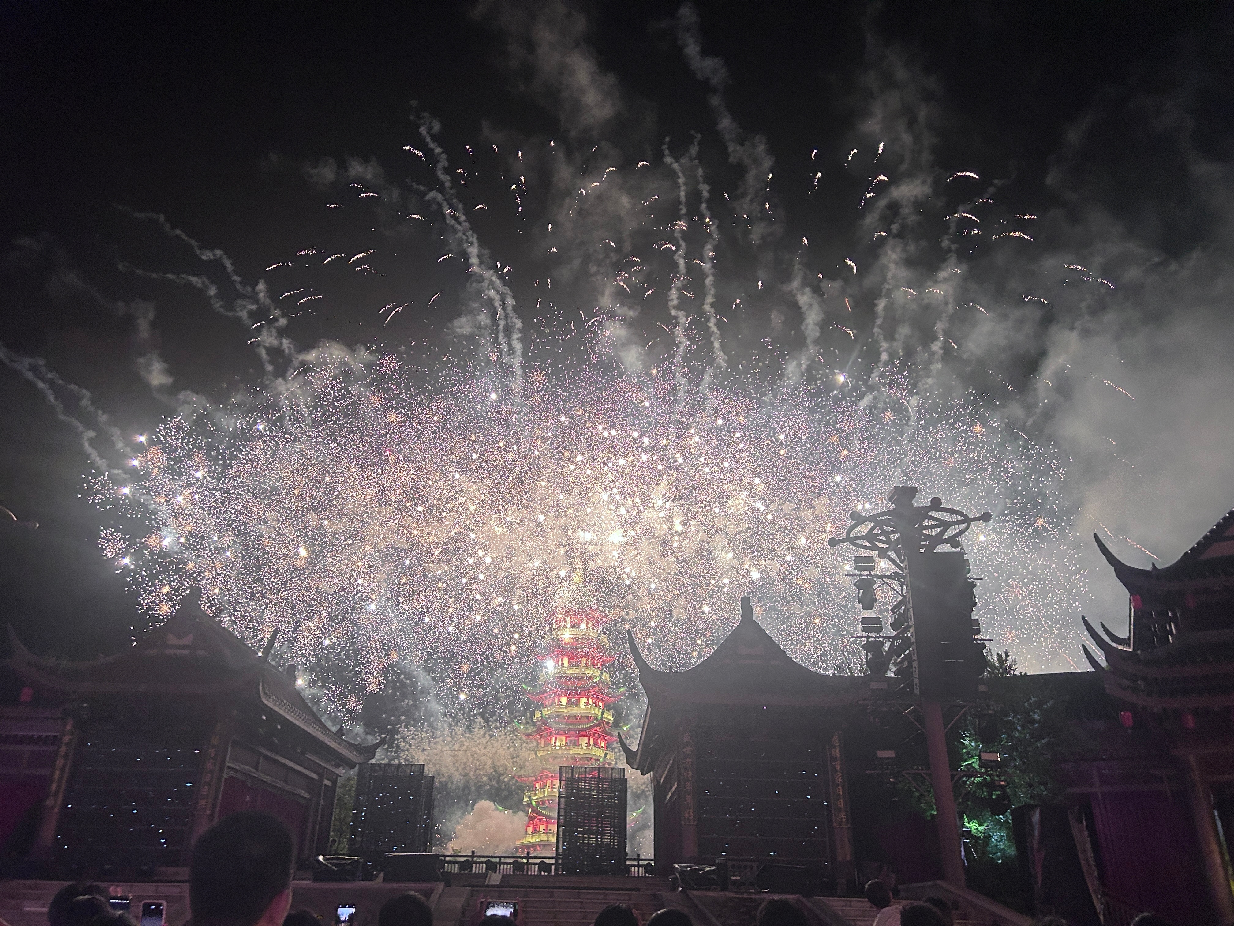 完美的一天由烟花秀🎆结束  ​​​