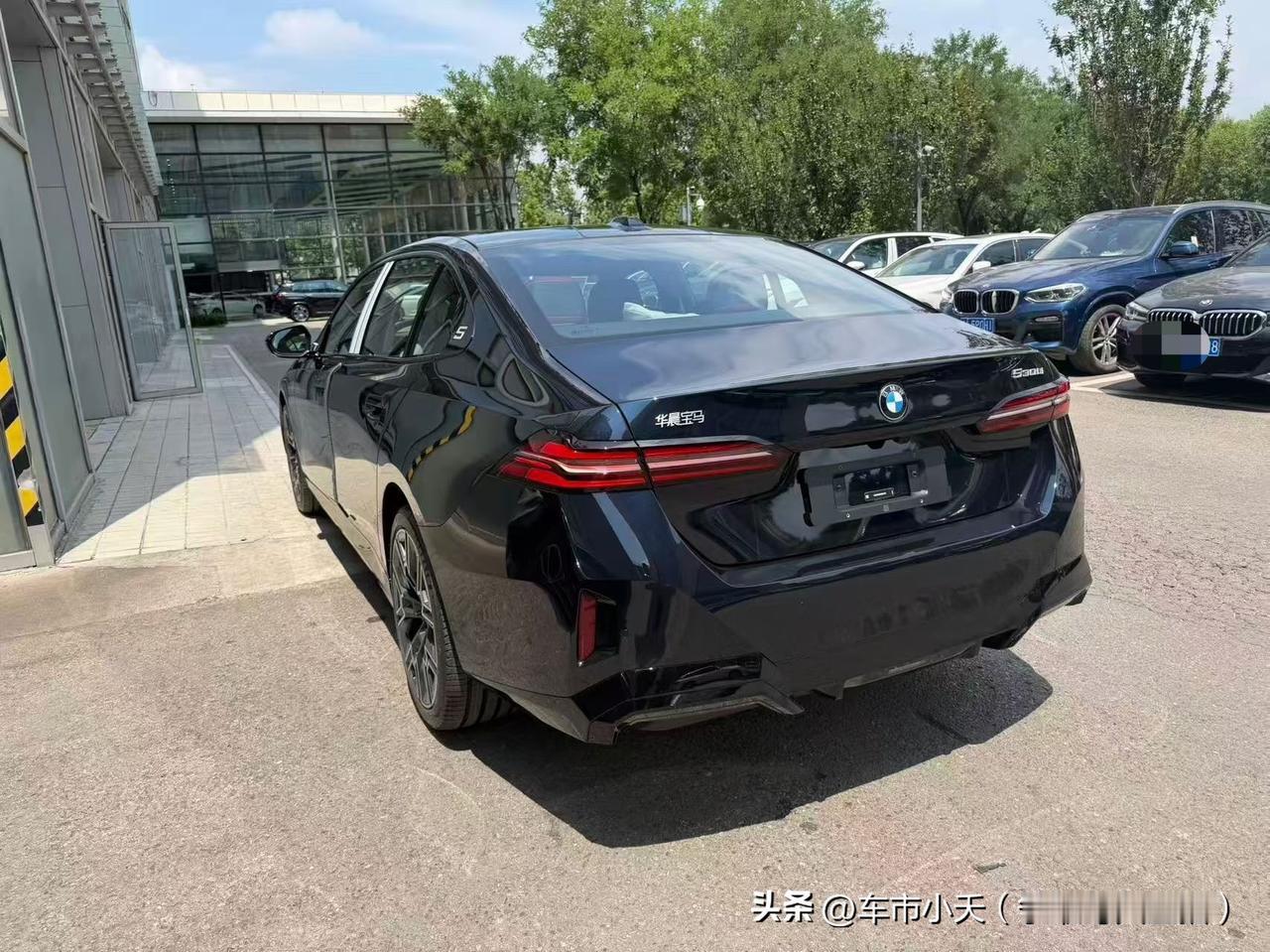 在BBA的56E里，貌似只有奥迪A6L的四驱普及率高一点。奔驰的E级除了260还