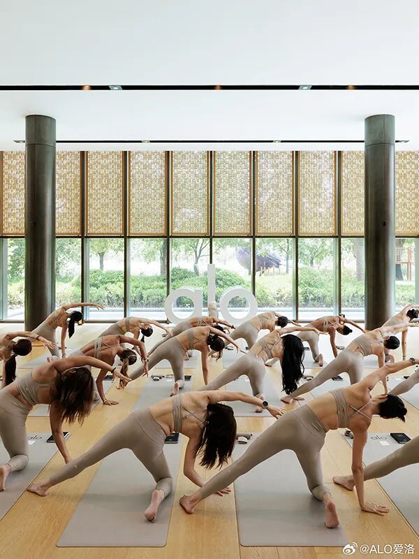 【#Lululemon劲敌来中国了#】8月12日，美国运动品牌Alo的天猫官方旗