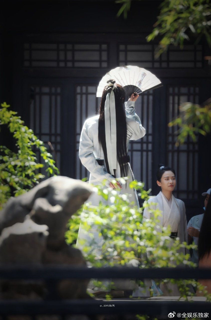 孔雪儿任豪拿红绳绑我了 内娱同框能卷成这样？《明媒善娶》里孔雪儿和任豪站一起，红