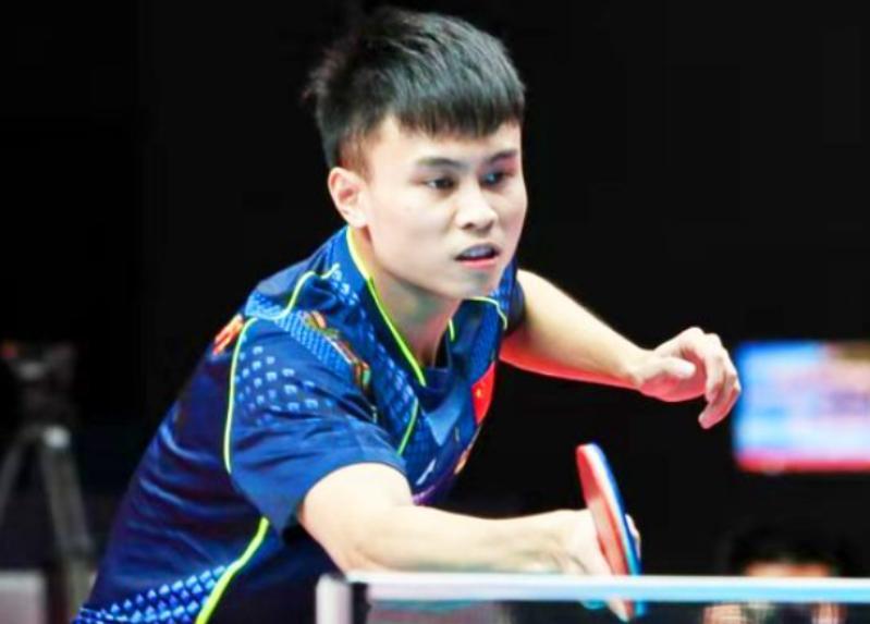 周启豪3:1战胜阿鲁纳晋级32强。四局比分分别是：6:11  11:4  11: