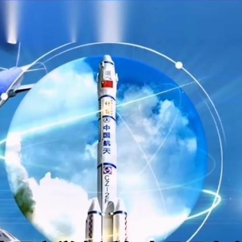 岁月长河风风雨雨，
人民江山浩浩荡荡。
万里长城巍峨屹立，
华夏大地生气勃勃。