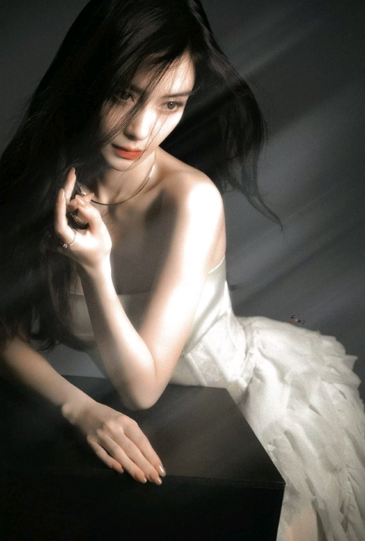 杨颖 angelababy “所谓的救赎，只不过是恰好的时间遇上了自己心动的少年