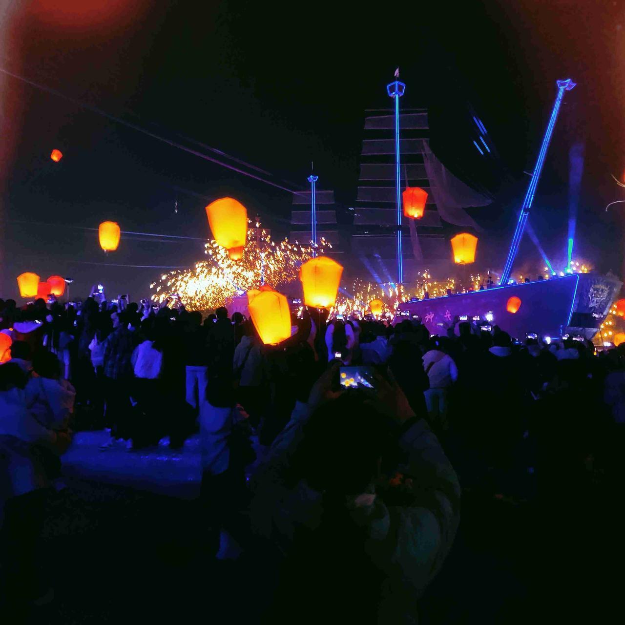 我的今日状态：😁轻松愉快
我这里的天气：☀️晴天
这是我们晚上7点半的时候在那