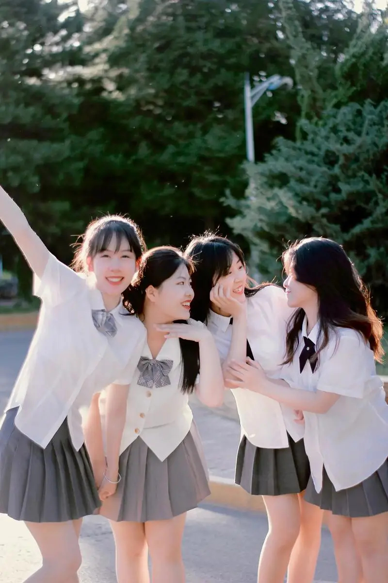 以梦为马，不负韶华，时光匆匆，我们都不会太平庸！相信未来，人间值得。毕业后又是一